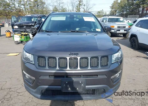 2019 Jeep Compass Altitude 4X4 z USA, uszkodzony, nr VIN 3C4NJDBB1KT767838